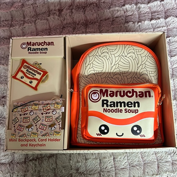 Marian Ramen Gift Pack includes mini backpack . Card holder and key chain - Picture 1 of 5